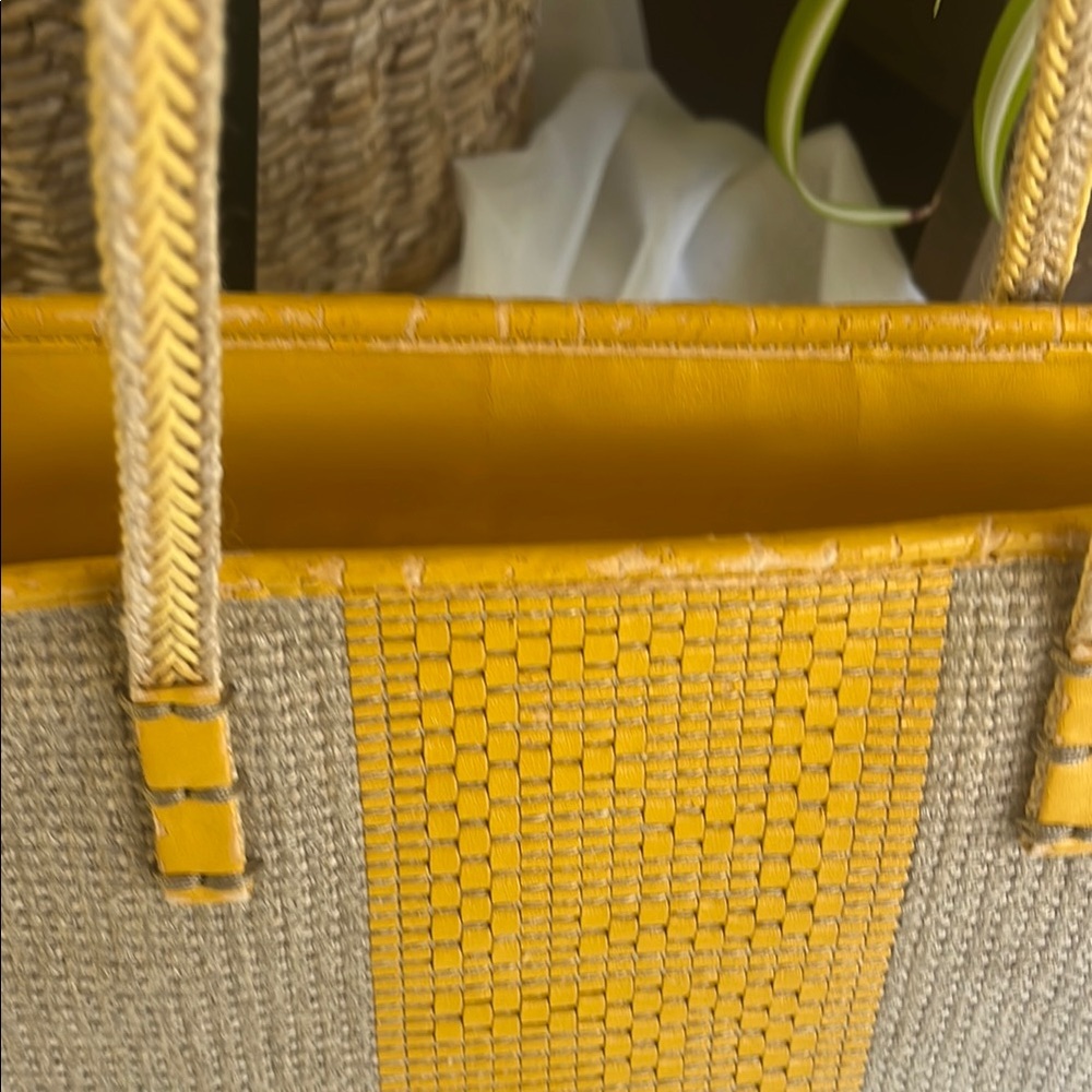 FENDI roll bag leather and woven raffia tote yellow/tan - Picture 5 of 17